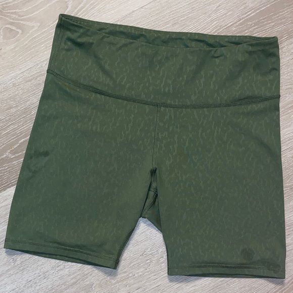 Old Navy Active Biker Shorts - Picture 3 of 7